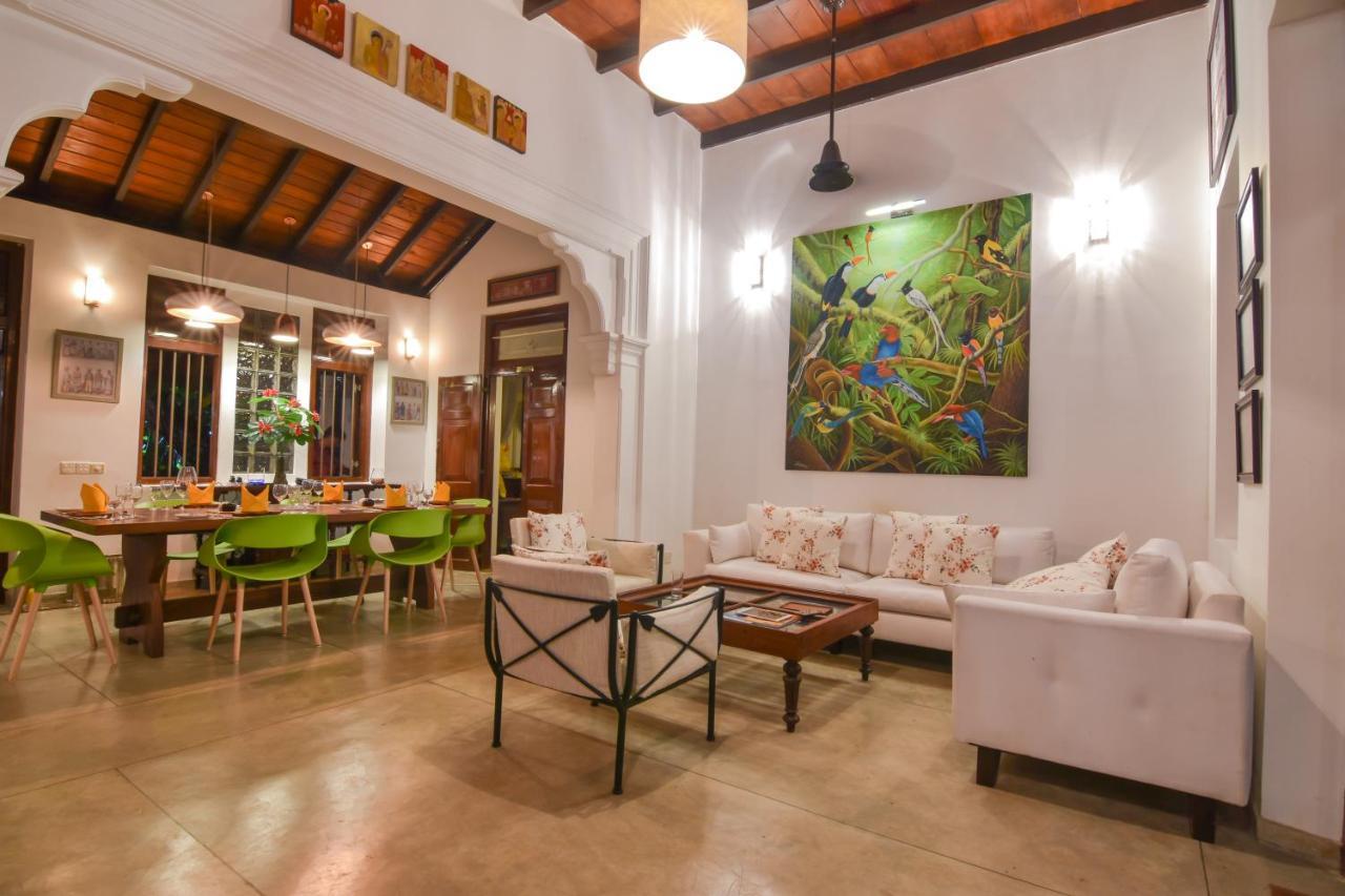 The Pineapple Villa กัมปาฮา ภายนอก รูปภาพ
