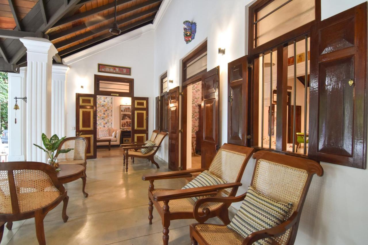 The Pineapple Villa กัมปาฮา ภายนอก รูปภาพ